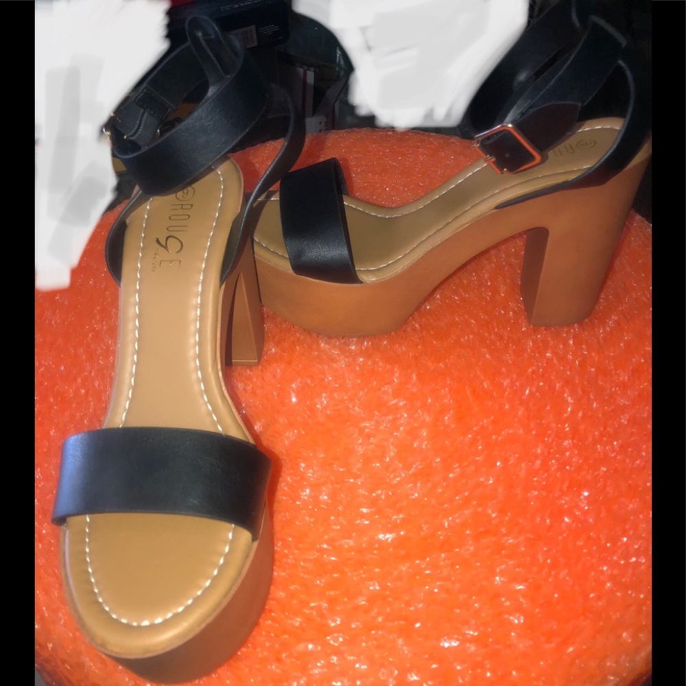 New with box Women’s Heels Rouge Helium Black Size 9